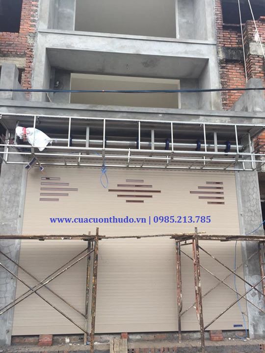 5 cách giúp đổi mới không gian cho nhà ống đô thị với cửa cuốn xuyên sáng