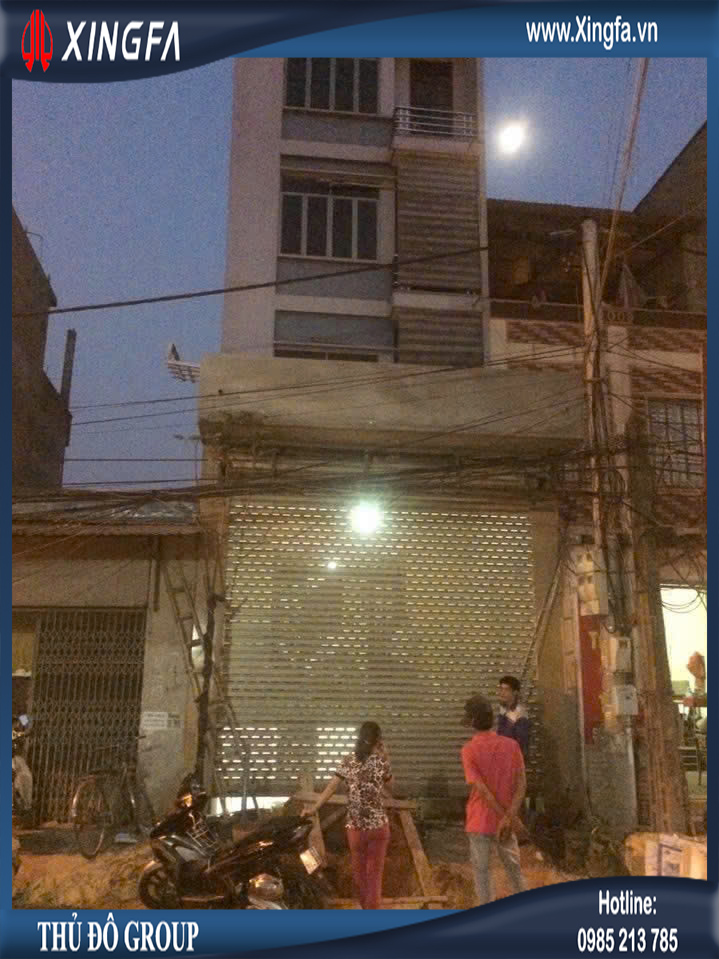 Sửa cửa cuốn Austdoor bị kẹt do bụi bẩn trong ray